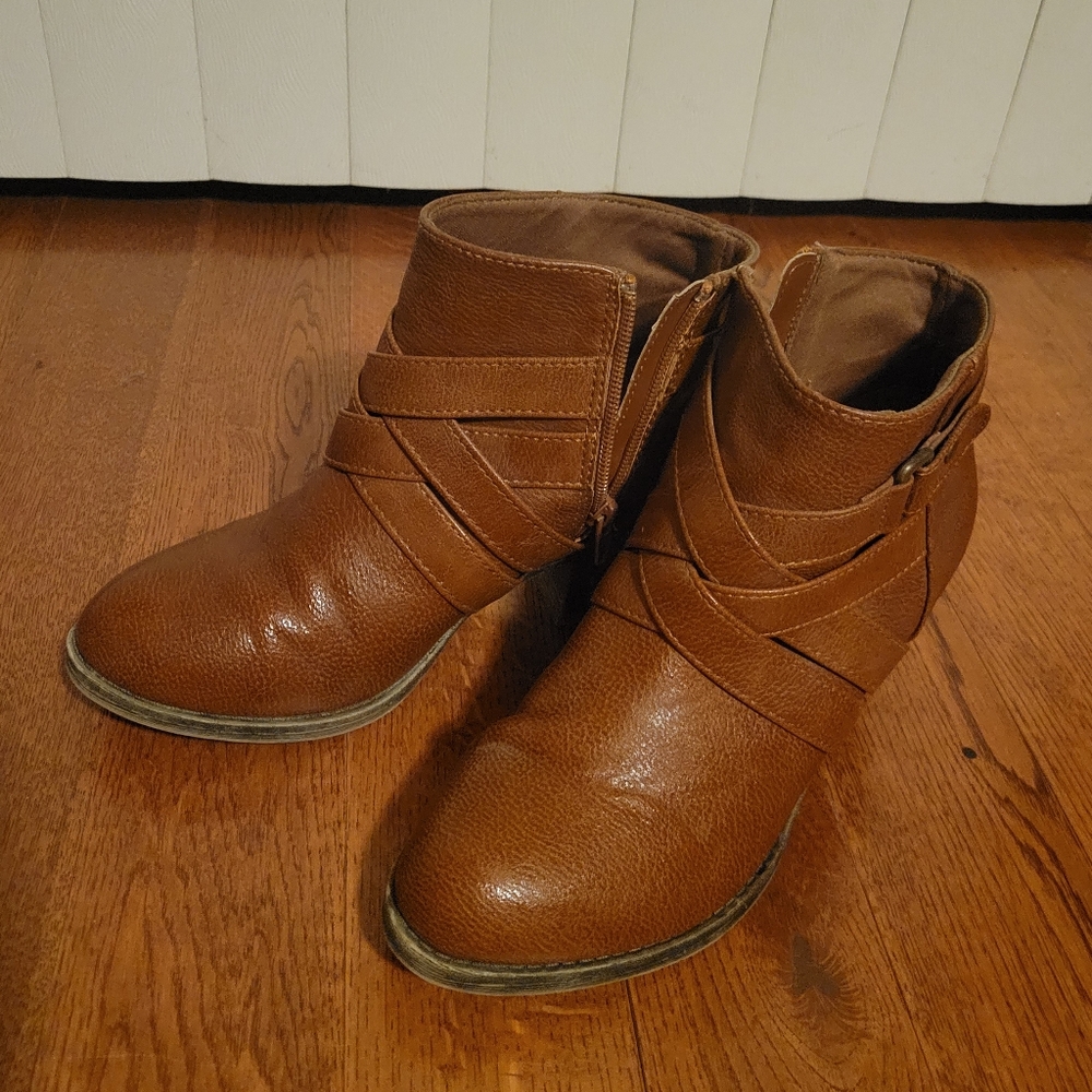 American Eagle brown leather boots